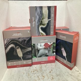 Lot 780  
            Marchington SR12 - Parcel Delivery Only 

                
QTY OF ASSORTED ITEMS TO INCLUDE STAY SNUG OUTDOOR WEARABLE HEATED THROW WITH SLE...