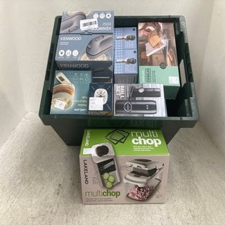 Lot 798  
            Marchington SR12 - Parcel Delivery Only 

                
QTY OF ASSORTED HOUSEHOLD ITEMS TO INCLUDE RECHARGEABLE MILL SET: LOCATION - C5