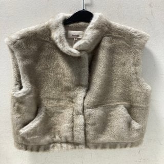 Lot 89  
            Marchington SR12 - Parcel Delivery Only 

                
WOMENS NOOKI LONDON ISLA FAUX FUR GILET IN GREY SIZE S, ORIGINAL RRP: £105.00: LO...