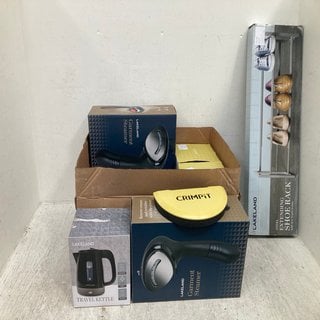 Lot 967  
            Marchington SR12 - Parcel Delivery Only 

                
QTY OF ASSORTED HOUSEHOLD ITEMS TO INCLUDE TRAVEL KETTLE IN BLACK: LOCATION - C14