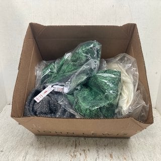 Lot 993  
            Marchington SR12 - Parcel Delivery Only 

                
3 X ASSORTED WOMENS CLOTHING ITEMS TO INCLUDE JOHN LEWIS X AWAKE MODE DECONSTRUCT...