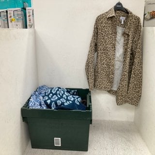 Lot 997  
            Marchington SR12 - Parcel Delivery Only 

                
QTY OF ASSORTED WOMENS CLOTHES TO INCLUDE ONLY LIFE BEACH DRESS IN CLOUD DANCER -...