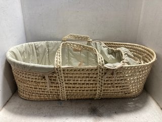 Lot 1034  
            Marchington SR17 - Parcel Delivery Only 

                
CLAIRE DE LUNE MOSES BASKET IN NATURAL WEAVE: LOCATION - AR2