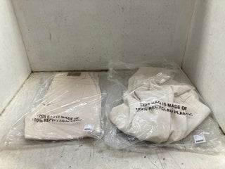 Lot 1052  
            Marchington SR17 - Parcel Delivery Only 

                
CREAM WOMENS FULL LENGTH FORMAL TROUSERS TO INCLUDE CREAM 3/4 TWILL COCO FIT JEAN...