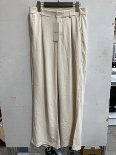 Lot 1054  
            Marchington SR17 - Parcel Delivery Only 

                
CREAM WOMENS FULL LENGTH FORMAL TROUSERS IN EGGNOG - SIZE 10: LOCATION - AR3