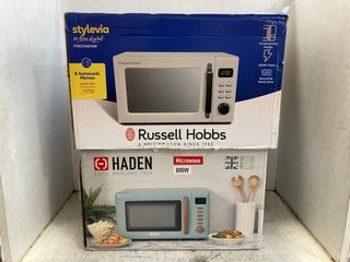 Lot 1096  
            Marchington SR17 - Parcel Delivery Only 

                
HADEN RETRO-STYLE ANALOGUE MICROWAVE IN TEAL TO INCLUDE RUSSELL HOBBS STYLEVIA 20...
