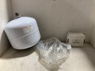 Lot 1191  
            Marchington SR17 - Parcel Delivery Only 

                
VAREM EXTRAVERTED PORTABLE EXPANSION VESSEL - MODEL NO. R1012223S4000000: LOCATIO...