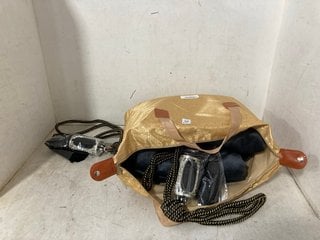 Lot 1362  
            Marchington SR17 - Parcel Delivery Only 

                
SET OF LUXURY DROP-DOWN VELVET DRAPES WITH ORNATE TIE-BACKS: LOCATION - BR13