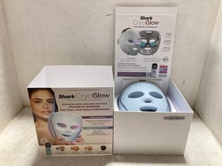 Lot 1371  
            Marchington SR17 - Parcel Delivery Only 

                
SHARK CRYOGLOW UNDER-EYE LED COOLING, ANTI-AGEING & BLEMISH REPAIR KIT - MODEL NO...
