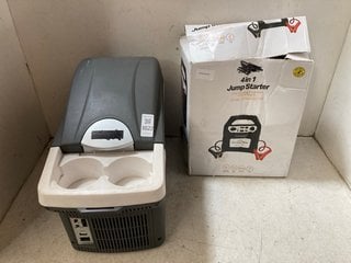 Lot 1022  
            Marchington SR10 - Parcel Delivery Only 

                
ESSENTIALS 4 IN 1 JUMP STARTER PACK TO INCLUDE COMPACT IN CAR ELECTRIC COOL BOX: ...