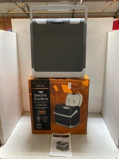 Lot 1031  
            Marchington SR10 - Parcel Delivery Only 

                
2 X 19L IN CAR ELECTRIC COOL BOXES - COMBINED ORIGINAL RRP £130: LOCATION - BR3