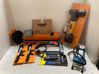 Lot 1047  
            Marchington SR10 - Parcel Delivery Only 

                
QTY OF ASSORTED CAR AND BICYCLE ACCESSORIES TO INCLUDE STEERING WHEEL BAR STYLE L...