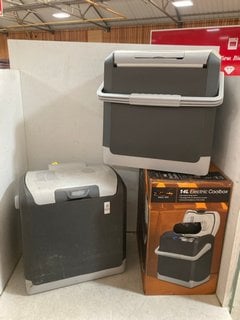 Lot 1072  
            Marchington SR10 - Parcel Delivery Only 

                
2 X 19L IN CAR ELECTRIC COOL BOXES - COMBINED ORIGINAL RRP £130 TO INCLUDE 14L IN...