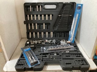 Lot 1138  
            Marchington SR10 - Parcel Delivery Only 

                
QTY OF ASSORTED TOOLS TO INCLUDE DRAPER CORDLESS 18V POWER DRILL: LOCATION - BR10