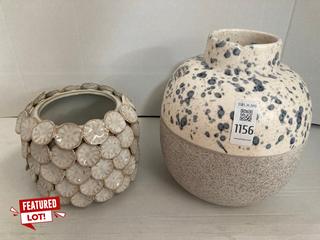 Lot 1156  
            Marchington SR10 - Parcel Delivery Only 

                
2 X ASSORTED DECORATIVE HOUSEHOLD VASES TO INCLUDE HOUSE DOCTOR SMALL VASE IN VIN...
