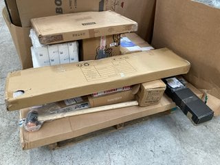 Lot 104  
            Marchington SR17 - Delivery or Collection 

                
PALLET OF ASSORTED ITEMS TO INCLUDE OXFORD MEDIUM RADIATOR COVER IN WHITE: LOCATI...