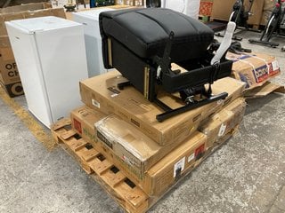 Lot 136  
            Marchington SR17 - Delivery or Collection 

                
PALLET OF ASSORTED FURNITURE ITEMS TO INCLUDE HOME MAINE SHOE CABINET IN WHITE: L...