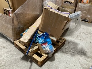 Lot 165  
            Marchington SR17 - Delivery or Collection 

                
PALLET OF ASSORTED ITEMS TO INCLUDE VILEDA 1.2 SPRAY SYSTEM & REFILL: LOCATION - A7