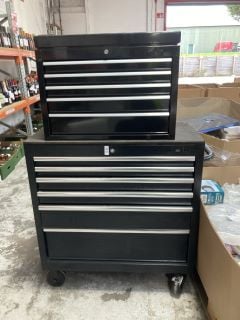Lot 206  
            Marchington SR17 - Delivery or Collection 

                
6 DRAWER WHEELED TOOL CHEST IN BLACK TO INCLUDE 5 DRAWER LIFT TOP TOOL CHEST IN B...