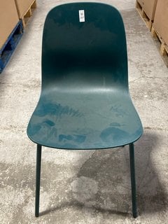 Lot 207  
            Marchington SR17 - Delivery or Collection 

                
CONTEMPORARY STYLE DINING CHAIR IN MARINE TEAL & BLACK LEGS: LOCATION - B1