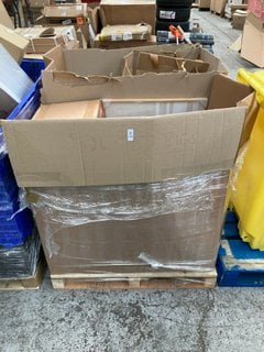 Lot 279  
            Marchington SR17 - Delivery or Collection 

                
PALLET OF ASSORTED ITEMS TO INCLUDE JOHN LEWIS & PARTNERS 20L SOLO MICROWAVE IN S...