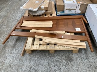 Lot 291  
            Marchington SR17 - Delivery or Collection 

                
JOHN LEWIS & PARTNERS KINGSIZE HEADBOARD & FOOTBOARD IN DARK WOOD: LOCATION - B6