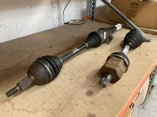 Lot 351  
            Marchington SR17 - Collection 

                
(COLLECTION ONLY) 2 X ASSORTED AUTOMOTIVE DRIVESHAFT COMPONENTS: LOCATION - BR10