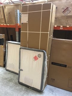 Lot 1080  
            Marchington SR18 - Collection 

                
(COLLECTION ONLY) CLEAR GLASS BLACK FRAMED 700 X 1900MM WET ROOM PANEL WITH A PEA...