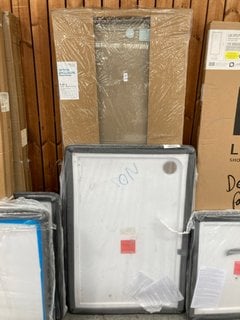 Lot 1129  
            Marchington SR18 - Collection 

                
(COLLECTION ONLY) CLEAR GLASS SILVER FRAMED 700 X 1900MM SHOWER PANEL WITH A PEAR...