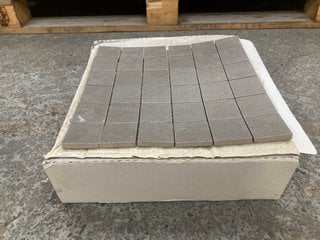 Lot 33  
            Marchington SR18 - Collection 

                
(COLLECTION ONLY) 1 BOX = 9 SHEETS OF 300MM2 STONE MOSAIC TILES IN TABACCO - ORIG...
