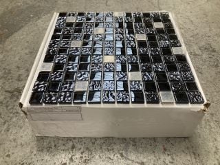 Lot 341  
            Marchington SR18 - Collection 

                
(COLLECTION ONLY) 1 BOX = 11 SHEETS 1M2 BLACK & CHROME MOSAIC TILE SHEETS - ORIGI...