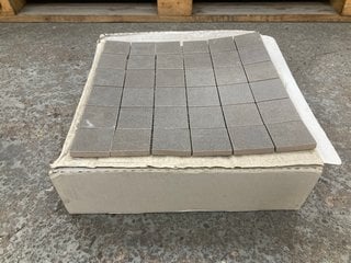Lot 34  
            Marchington SR18 - Collection 

                
(COLLECTION ONLY) 1 BOX = 9 SHEETS OF 300MM2 STONE MOSAIC TILES IN TABACCO - ORIG...