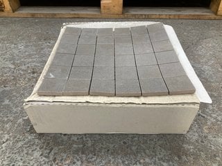 Lot 38  
            Marchington SR18 - Collection 

                
(COLLECTION ONLY) 1 BOX = 9 SHEETS OF 300MM2 STONE MOSAIC TILES IN TABACCO - ORIG...