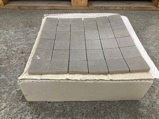 Lot 40  
            Marchington SR18 - Collection 

                
(COLLECTION ONLY) 1 BOX = 9 SHEETS OF 300MM2 STONE MOSAIC TILES IN TABACCO - ORIG...