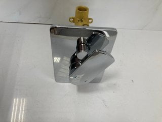 Lot 424  
            Marchington SR18 - Delivery or Collection 

                
CHROME FUSE MANUAL VALVE ONLY - ORIGINAL RRP £125: LOCATION - RACKING 1