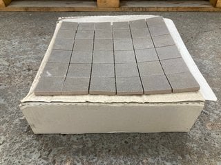 Lot 45  
            Marchington SR18 - Collection 

                
(COLLECTION ONLY) 1 BOX = 9 SHEETS OF 300MM2 STONE MOSAIC TILES IN TABACCO - ORIG...