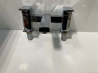 Lot 479  
            Marchington SR18 - Delivery or Collection 

                
SQUARE STYLED DECK MOUNTED BATH FILLER IN CHROME - ORIGINAL RRP £295: LOCATION - ...