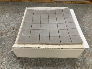 Lot 52  
            Marchington SR18 - Collection 

                
(COLLECTION ONLY) 1 BOX = 9 SHEETS OF 300MM2 STONE MOSAIC TILES IN TABACCO - ORIG...