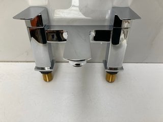 Lot 537  
            Marchington SR18 - Delivery or Collection 

                
DECK MOUNTED BATH FILLER IN CHROME - ORIGINAL RRP £265: LOCATION - RACKING 1