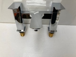 Lot 538  
            Marchington SR18 - Delivery or Collection 

                
DECK MOUNTED BATH FILLER IN CHROME - ORIGINAL RRP £265: LOCATION - RACKING 1