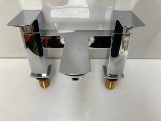 Lot 540  
            Marchington SR18 - Delivery or Collection 

                
DECK MOUNTED BATH FILLER IN CHROME - ORIGINAL RRP £265: LOCATION - RACKING 1