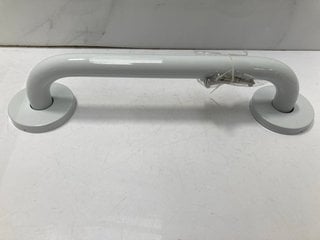Lot 542  
            Marchington SR18 - Delivery or Collection 

                
QTY OF 300MM WHITE GRAB RAILS - ORIGINAL RRP £100: LOCATION - RACKING 1