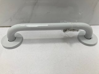 Lot 543  
            Marchington SR18 - Delivery or Collection 

                
QTY OF 300MM WHITE GRAB RAILS - ORIGINAL RRP £100: LOCATION - RACKING 1