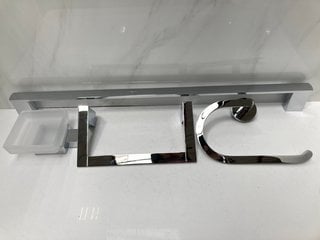 Lot 555  
            Marchington SR18 - Delivery or Collection 

                
BATHROOM ACCESSORY SET IN CHROME TO INCLUDE 600MM WALL MOUNTED TOWEL RAIL, 2 X TO...