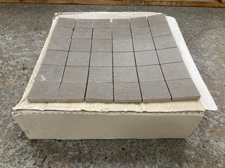 Lot 55  
            Marchington SR18 - Collection 

                
(COLLECTION ONLY) 1 BOX = 9 SHEETS OF 300MM2 STONE MOSAIC TILES IN TABACCO - ORIG...