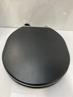 Lot 647  
            Marchington SR18 - Delivery or Collection 

                
SANEUX SOFIA OBSIDIAN BLACK SOFT CLOSED WOODEN W/C SEAT - ORIGINAL RRP £182: LOCA...