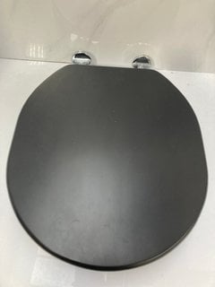 Lot 650  
            Marchington SR18 - Delivery or Collection 

                
SANEUX SOFIA OBSIDIAN BLACK SOFT CLOSED WOODEN W/C SEAT - ORIGINAL RRP £182: LOCA...