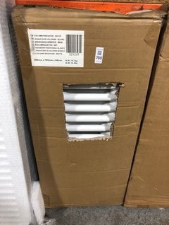 Lot 700  
            Marchington SR18 - Delivery or Collection 

                
TRADITIONAL HORIZONTAL 2 COLUMN CAST IRON STYLE RADIATOR IN WHITE 785 X 300MM - O...