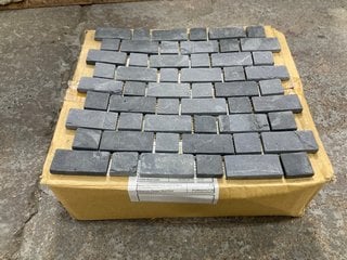 Lot 85  
            Marchington SR18 - Collection 

                
(COLLECTION ONLY) 1 BOX = 11 SHEETS OF BRICK ANTHRACITE 305MM2 STONE MOSAIC TILES...