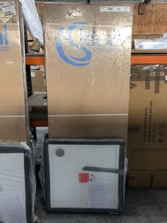 Lot 886  
            Marchington SR18 - Collection 

                
(COLLECTION ONLY) CLEAR GLASS SILVER FRAMED 760 X 1900MM BIFOLD SHOWER DOOR WITH ...